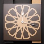 Orologio in cartone avana